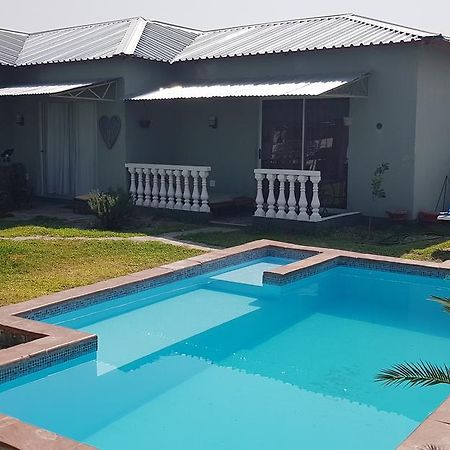 Villa Graf Ongwediva Eksteriør billede
